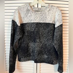 Banana Republic Black and White Crew Neck Sweater size S